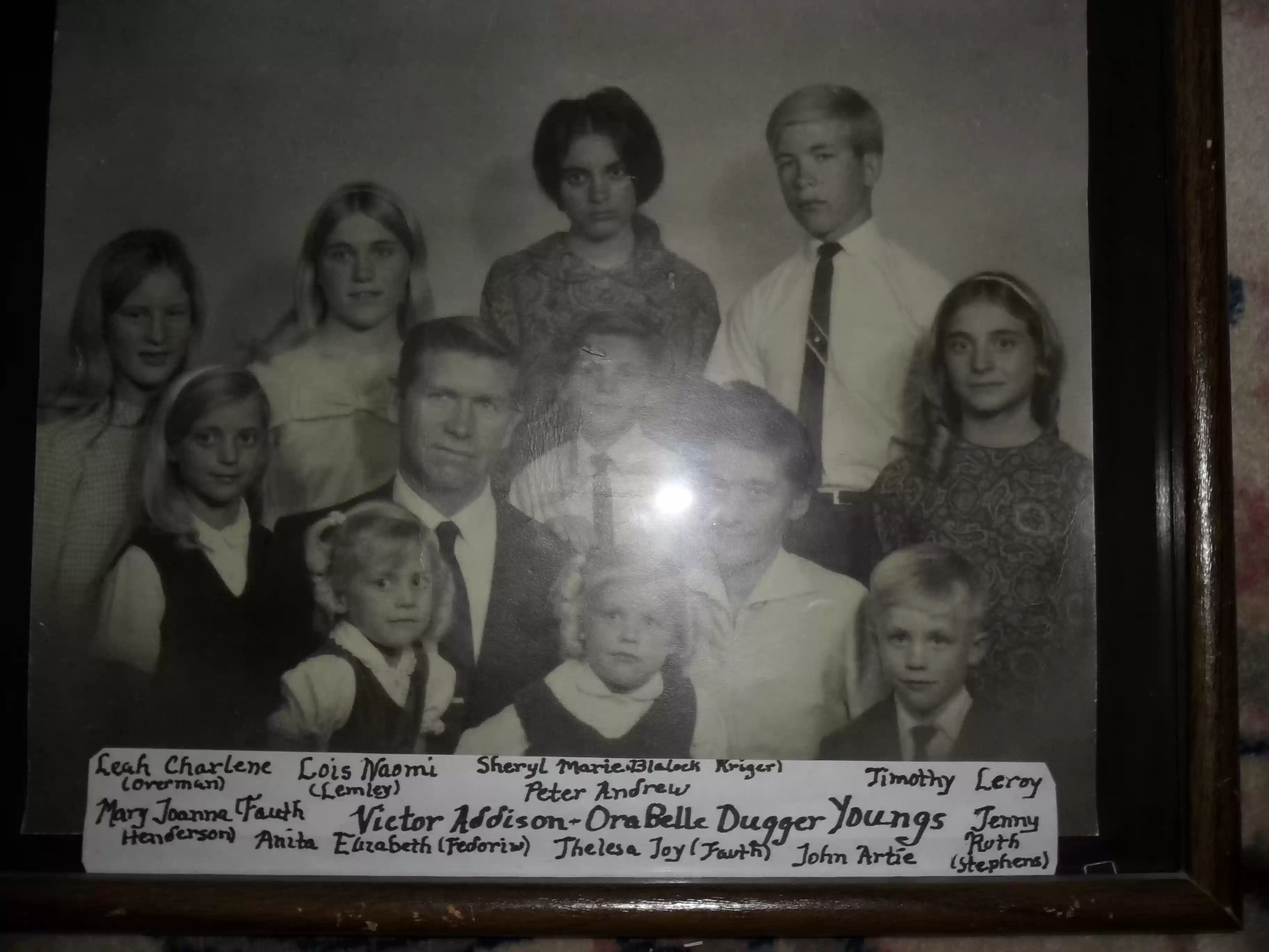 SAM_0502-Lois' parents (Victor Addison and Orabelle Dugger Youngs) and siblings. Front row-Anita, Thelesa (Lesa), John. Middle row - Joanna, Victor